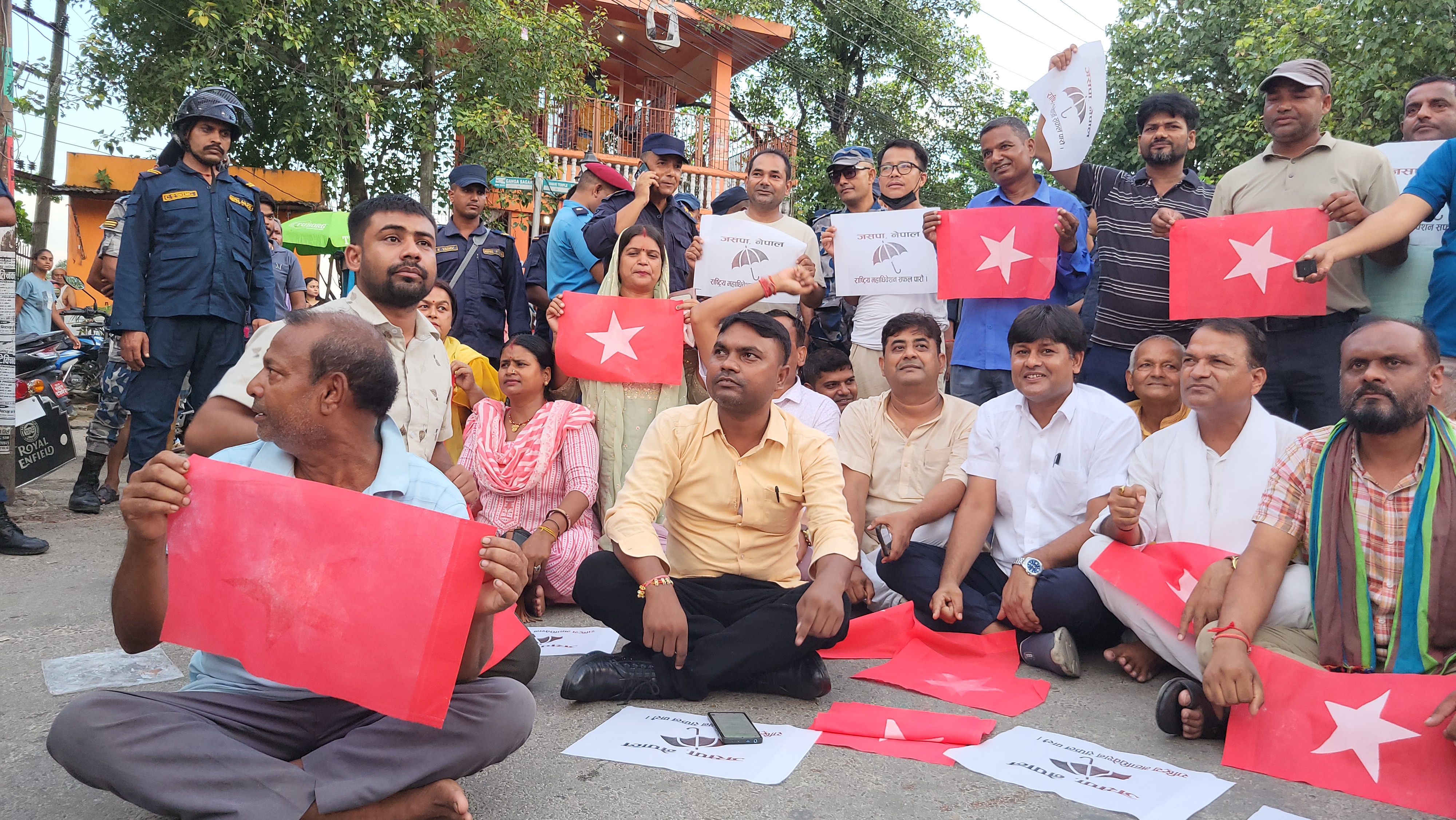 जसपा नेपालद्वारा जनकपुरधाममा सडक अवरुद्ध