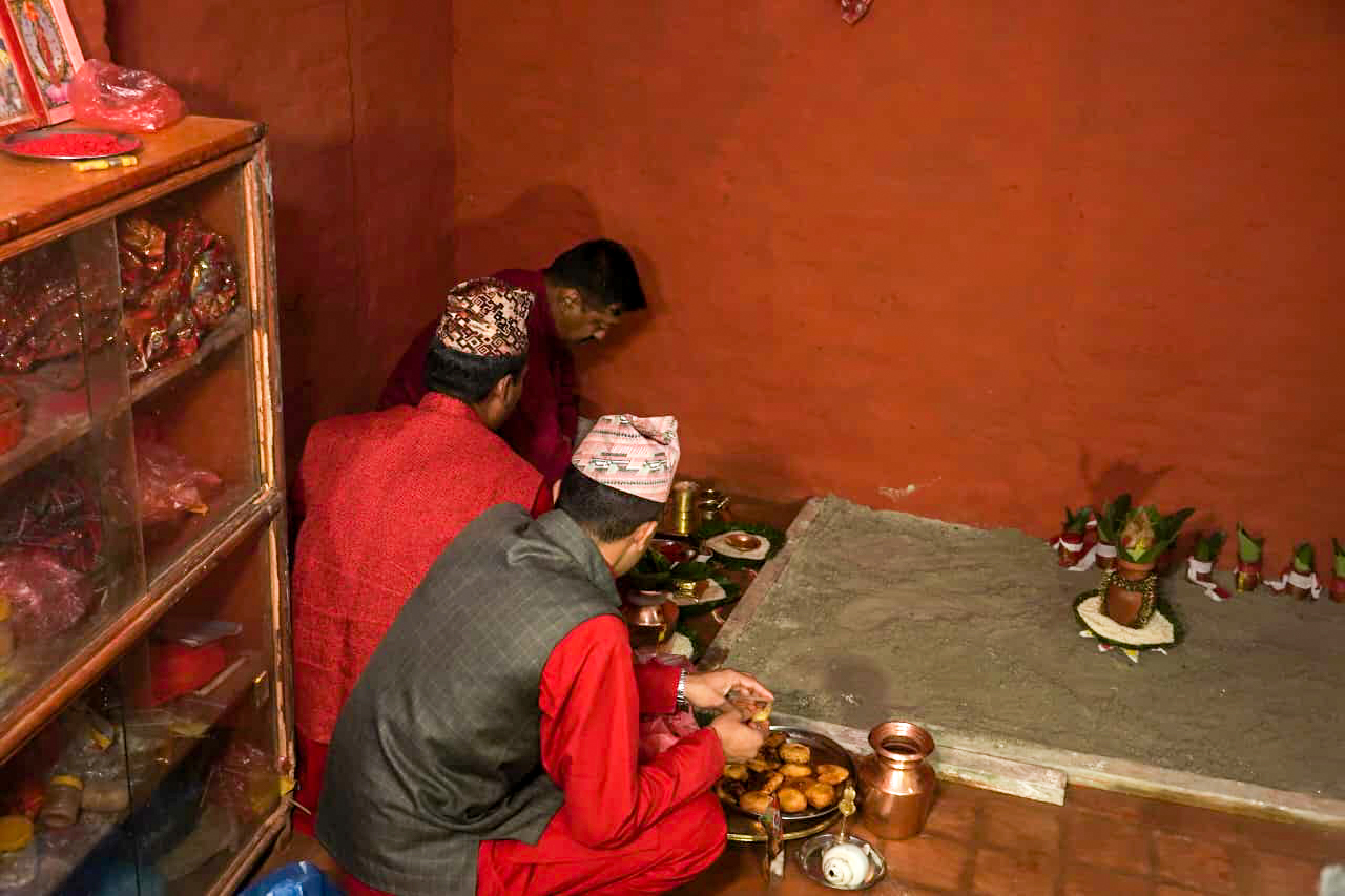 वसन्तपुरकाे हनुमानढोकाको दशैं घरमा  विधिपूर्वक राखियो जमरा