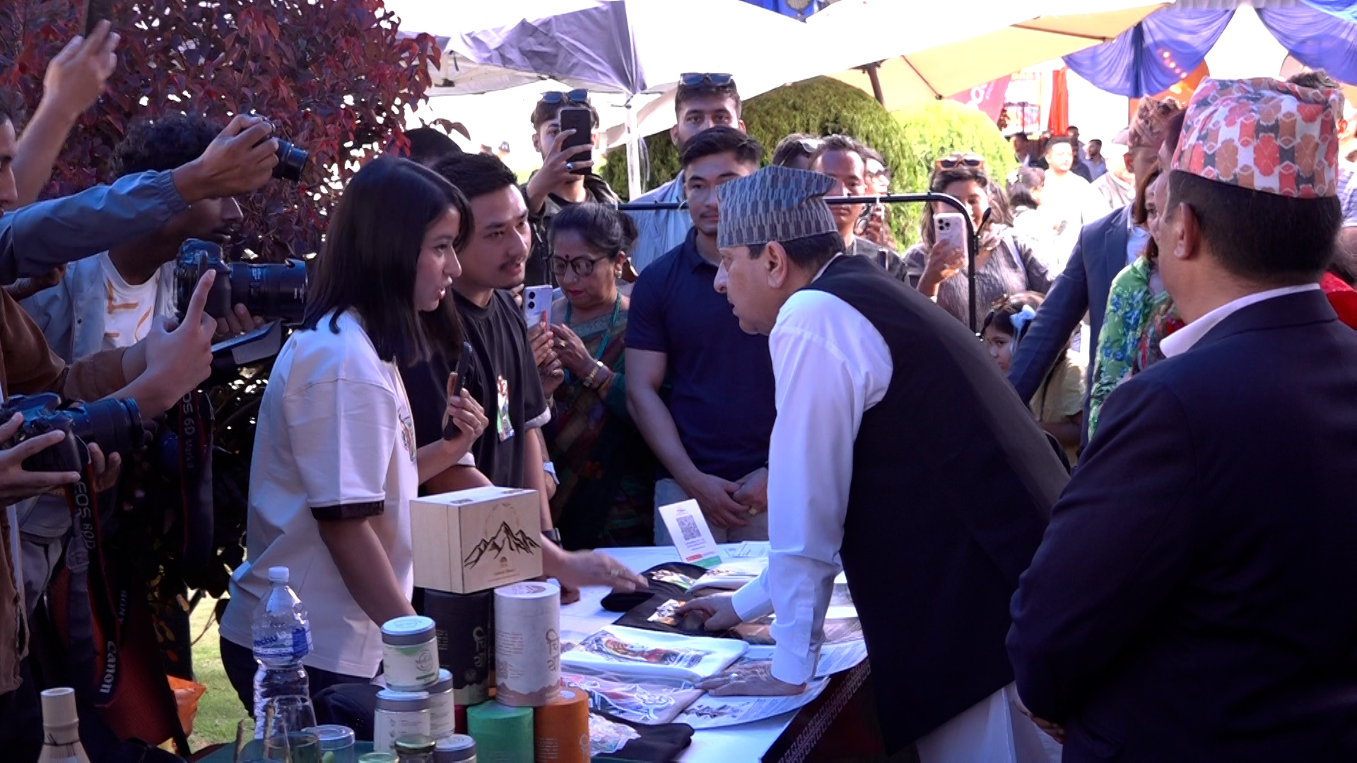 ज्ञानेन्द्र शाहदेखि हृदयेन्द्र शाहसम्म  शाह परिवार एकसाथ सार्वजनिक कार्यक्रममा (फोटोफिचर)