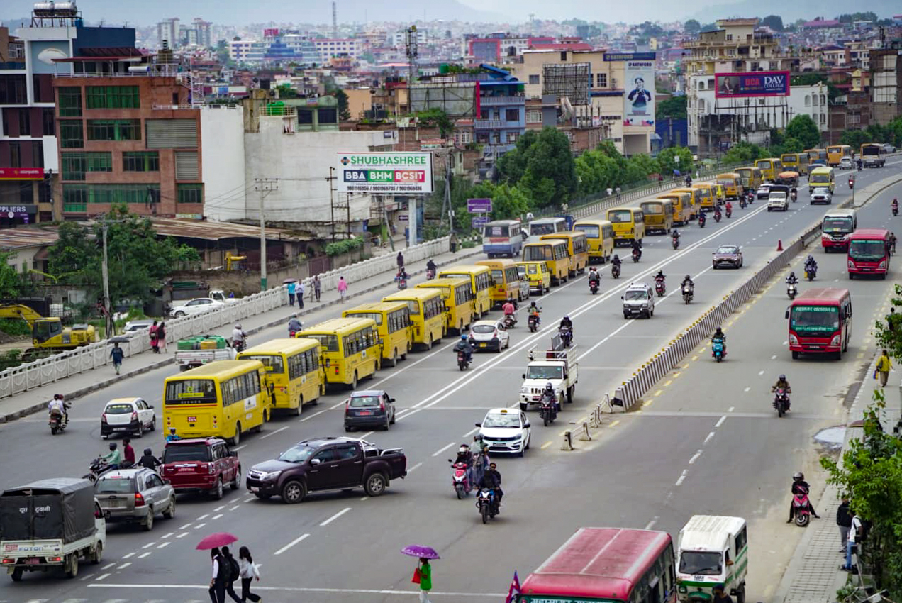 काठमाडौंमा निजी विद्यालयहरुको बस र्‍याली