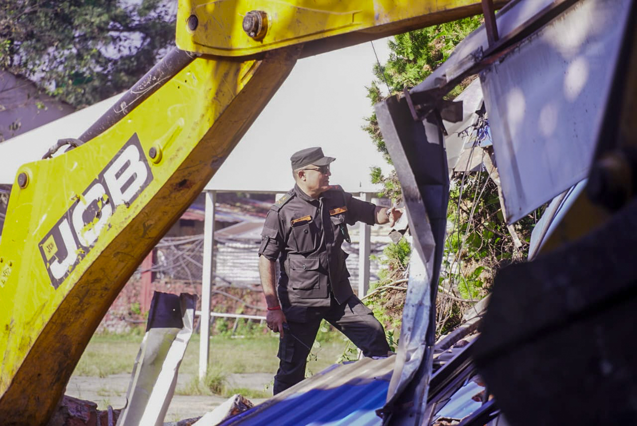 दीपक खड्काले स्काउटको जग्गा हडपेर बनाएको संरचनामा महानगरले चलायो डोजर