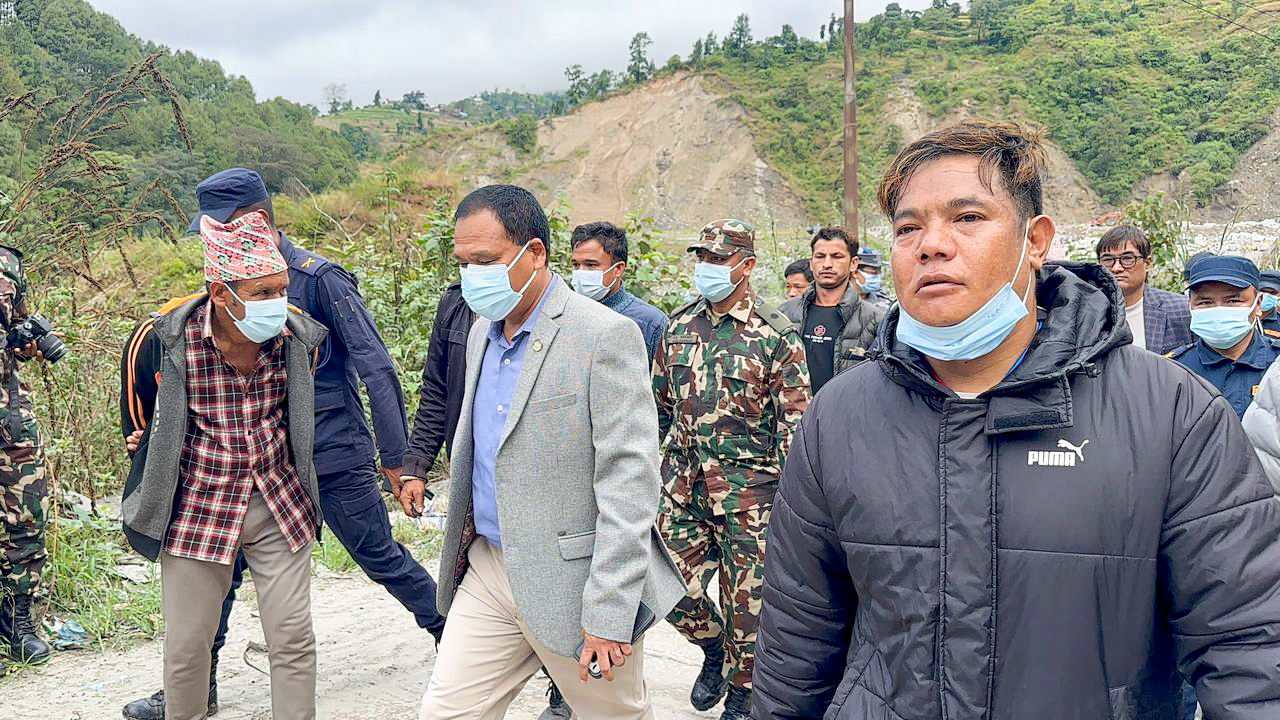 काठमाडौंको फोहोर व्यवस्थापनमा कुलमानको चासो- बिहानै बञ्चरेडाँडा पुगे