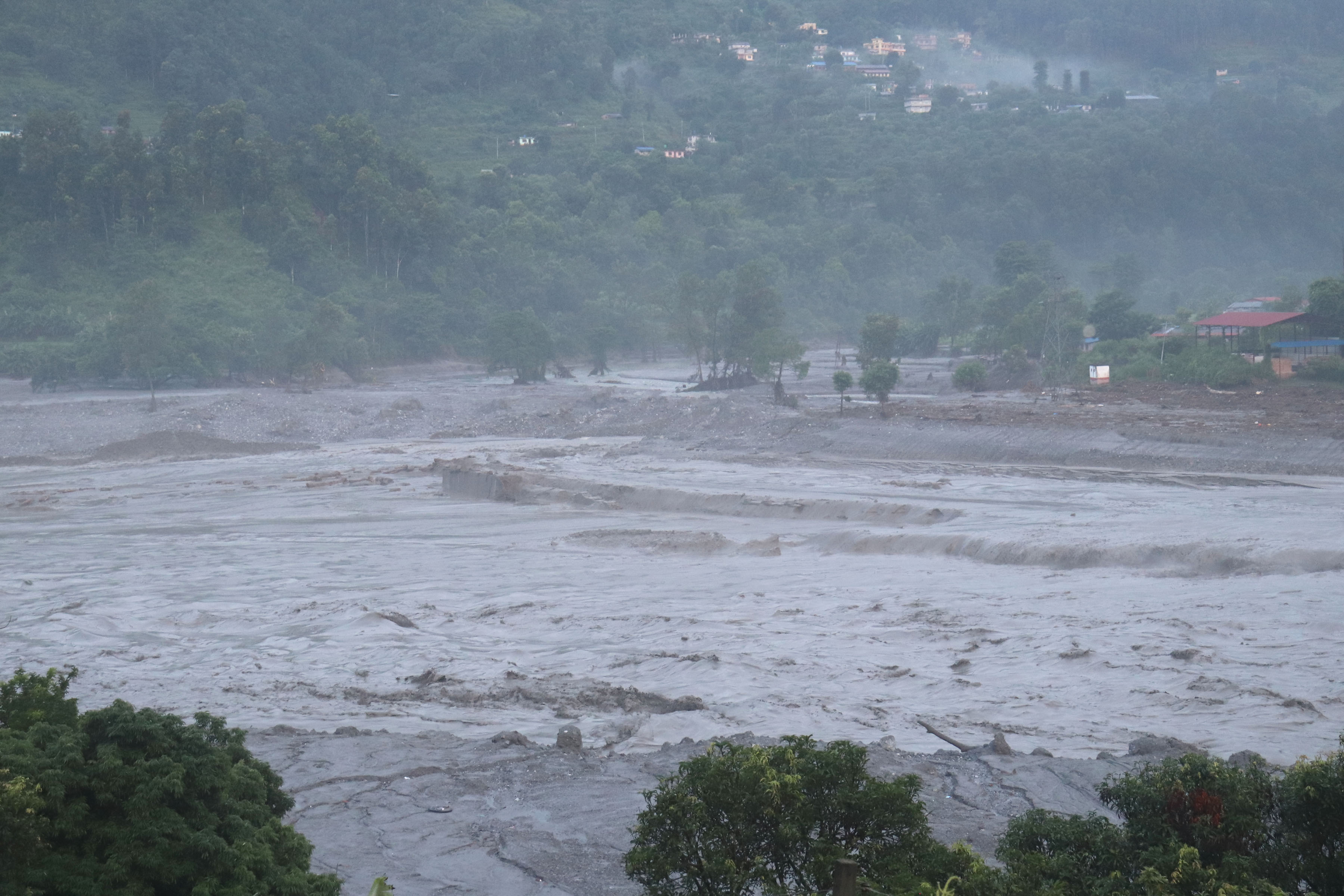 भोटेकोशीमा पुनः बाढी, सतर्कता अपनाउन स्थानीय प्रशासनको आग्रह