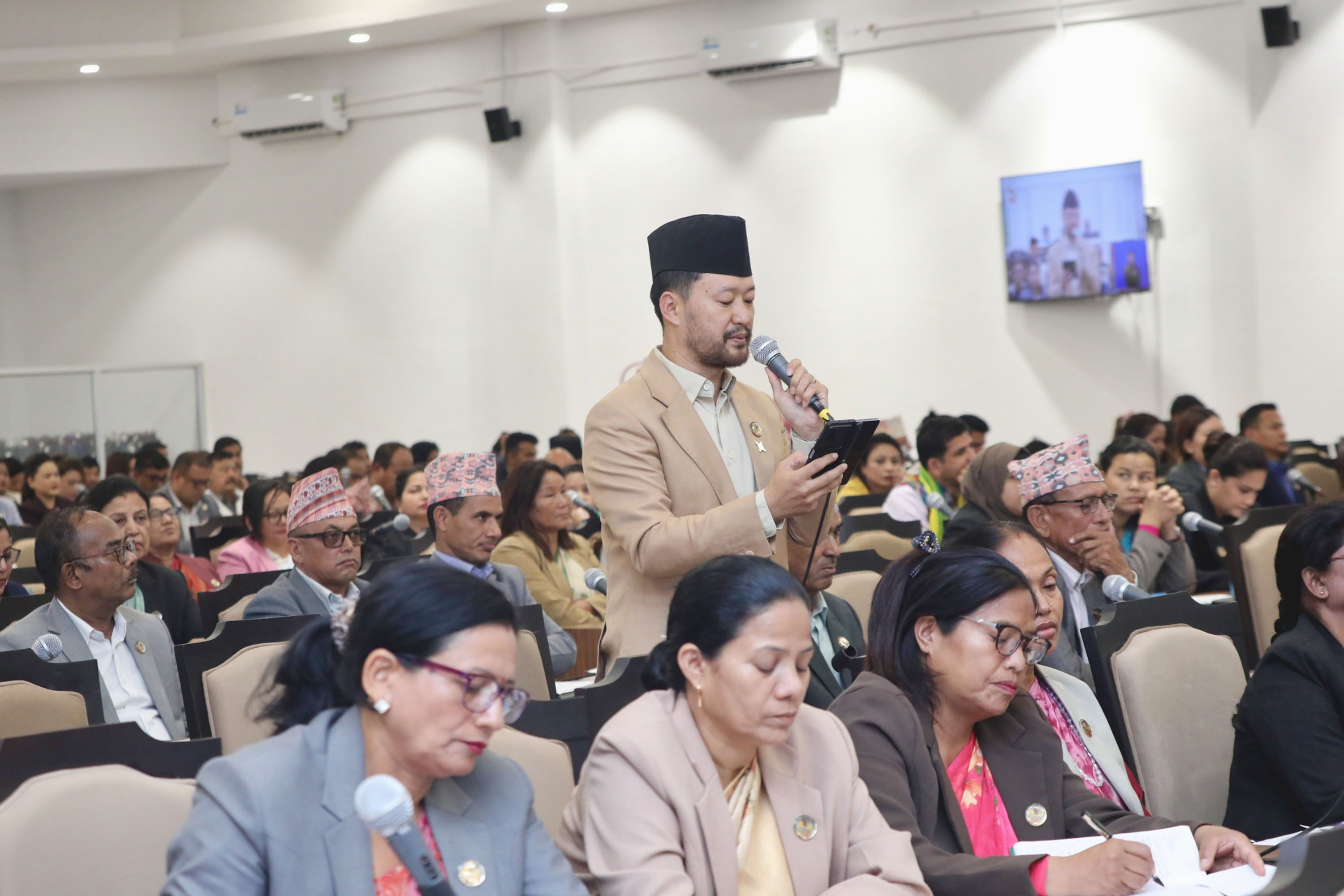 खुला आकाशमुनि बस्न बाध्य नागरिकको उद्धार गर्न सरकारसँग सांसदहरूको आग्रह
