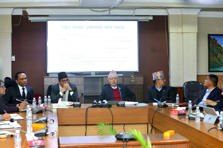 सरकारले चालु आर्थिक वर्षको आय–व्ययको अनुमान घटायो