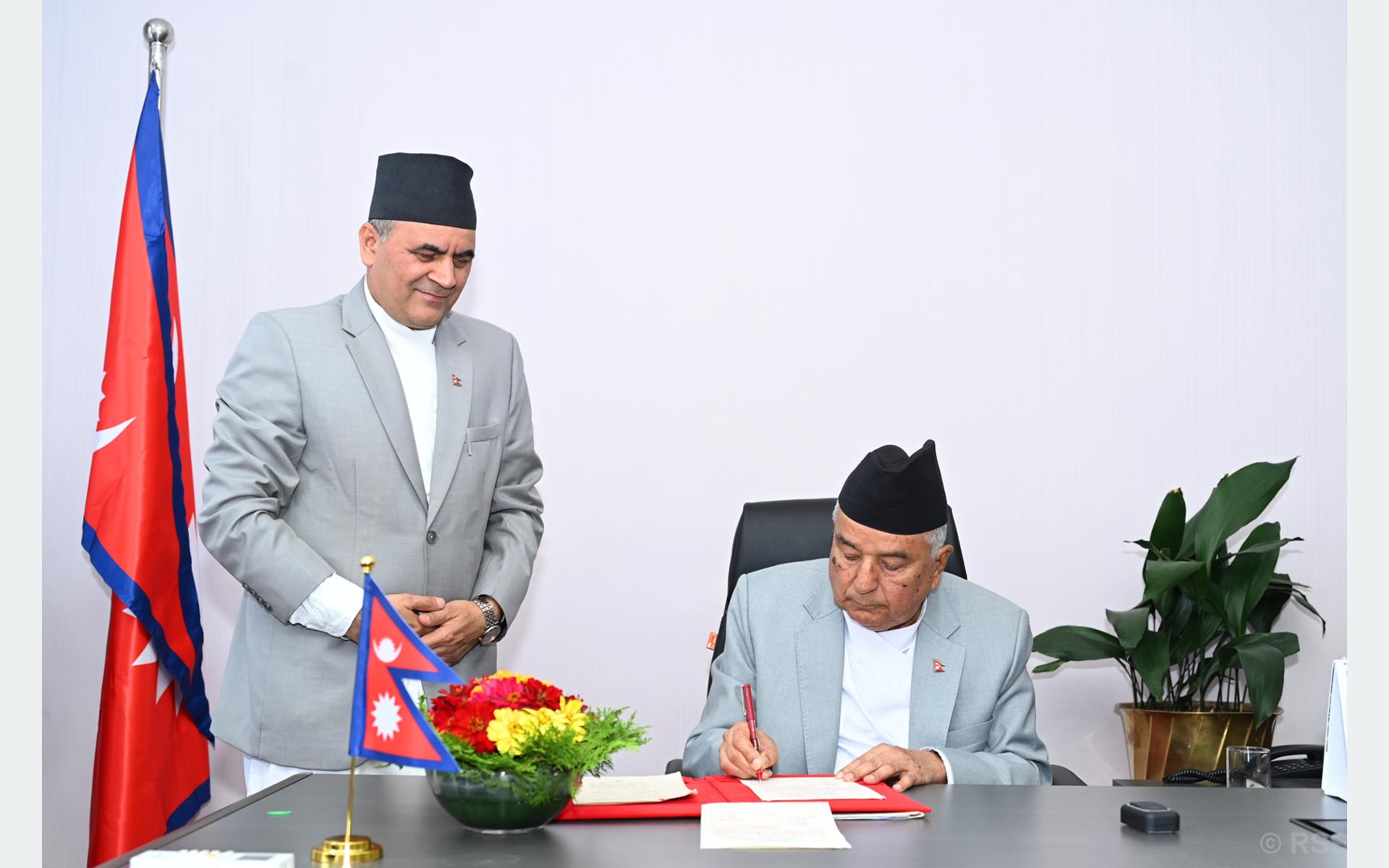 नयाँ मतदाताले भोट हाल्न पाउने गरी राष्ट्रपतिले जारी गरे अध्यादेश