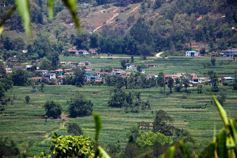 खै ! गाउँगाउँमा सिंहदरबार? घर छ, मानिस बस्दैनन्