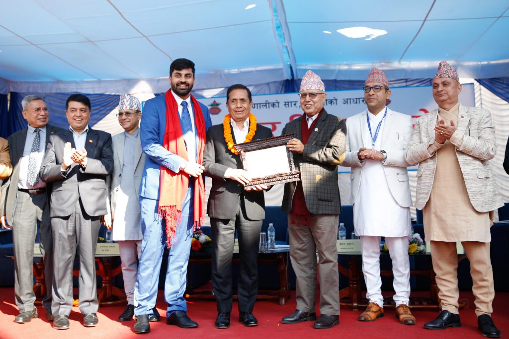 उत्कृष्ट करदाता सम्मानित, को-को परे ?