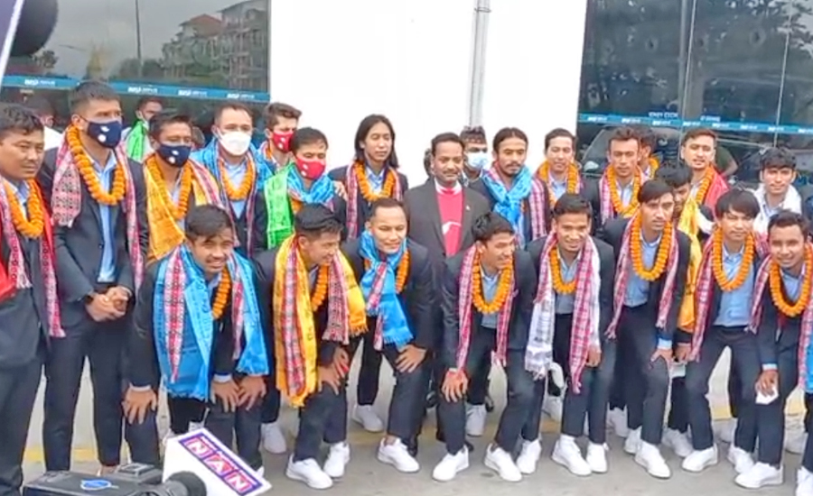 नेपाली फुटबल टोली स्वदेश फर्कियो, स्वागतका लागि खेलकुदमन्त्री पुगे विमानस्थलमा
