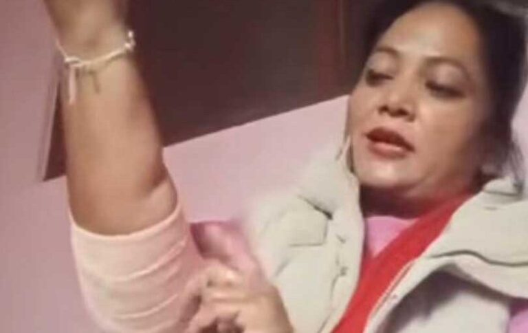 प्रहरीको लाठीले सांसद साजिदा सिद्वि घाइते