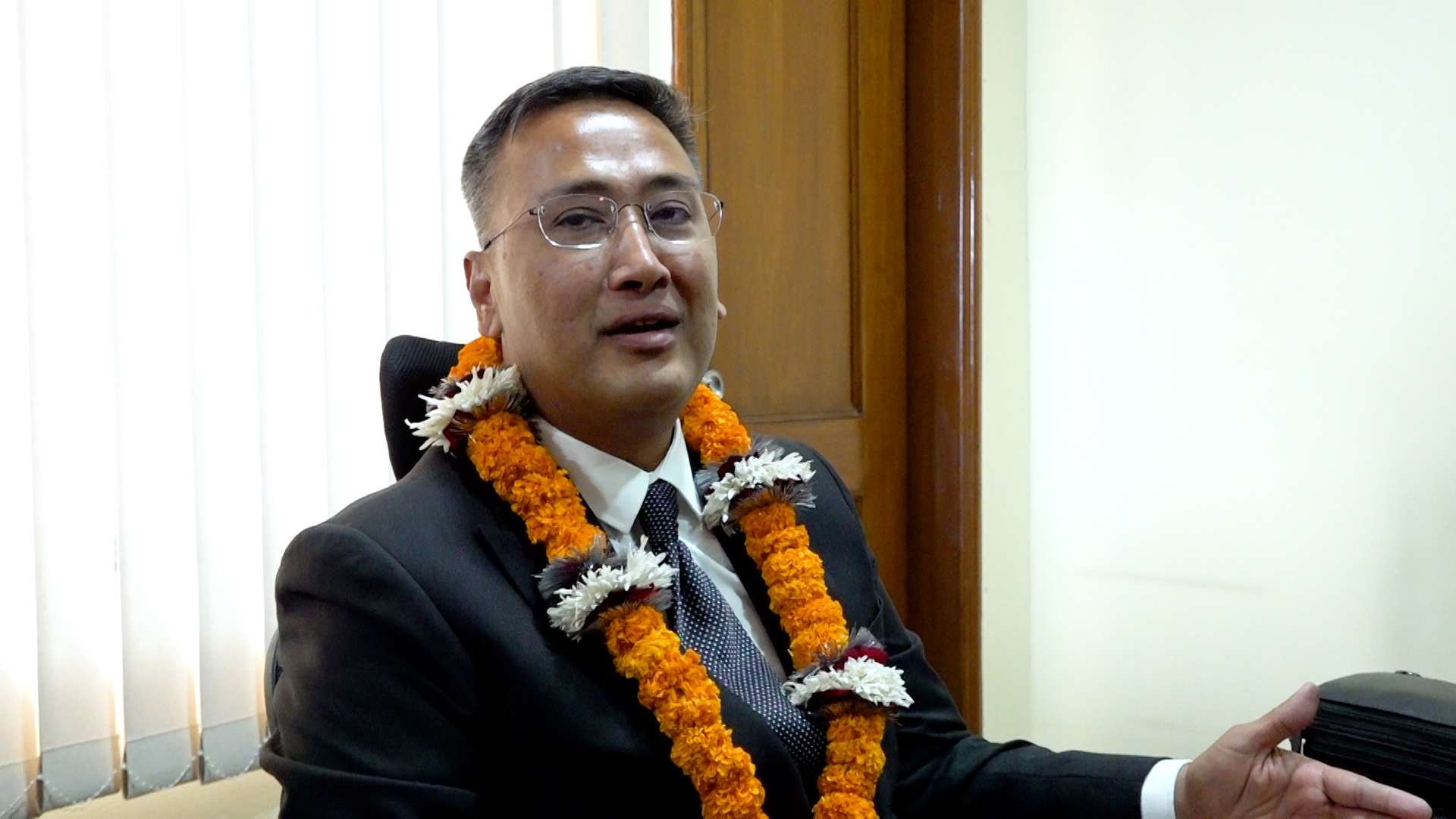 धितोपत्र बोर्डका अध्यक्ष श्रेष्ठद्वारा राजीनामा