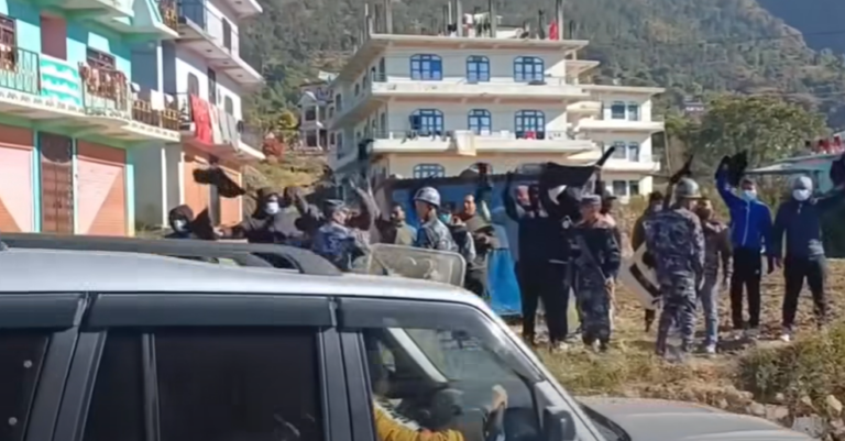 जनार्दनलाई गृह जिल्लामा देखाइयो कालो झण्डा