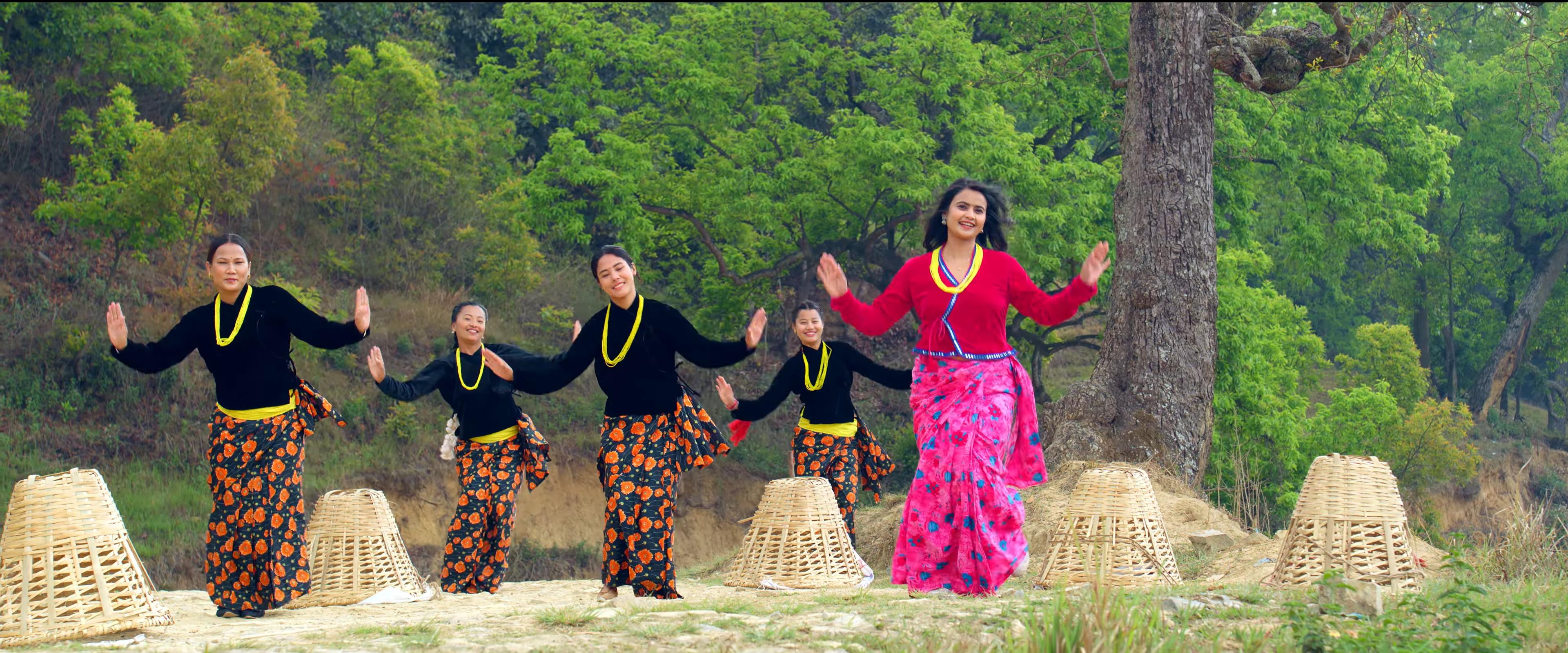 ‘किन किन’ मा शीतल क्षेत्रीको रोमान्टिक अवतार (भिडियो)