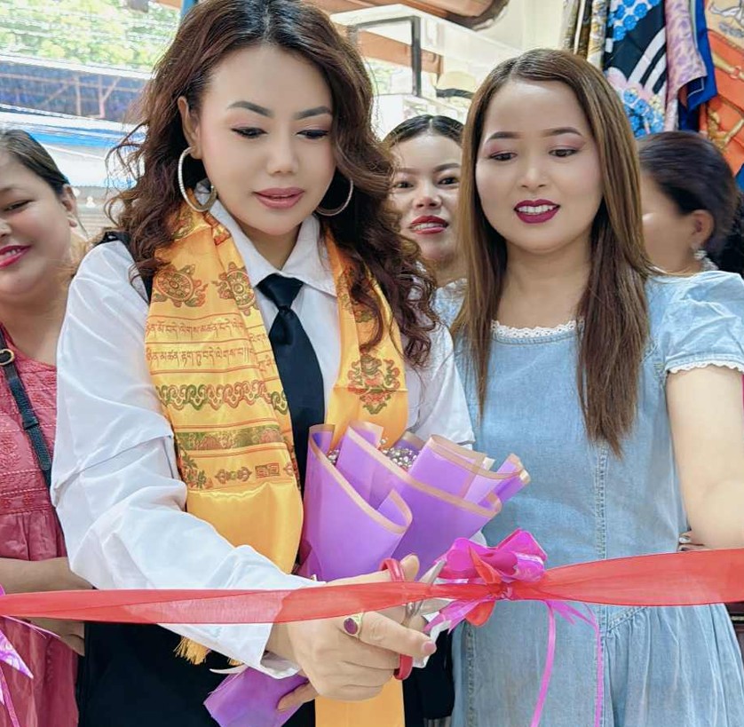 हिमानी सुब्बाले काटिन् पोशाक बुटिकको रिबन