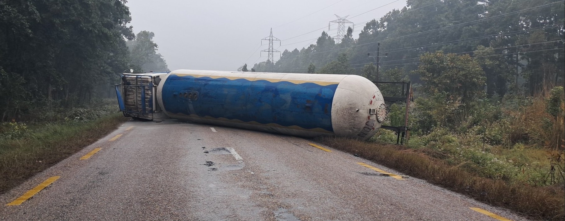 ग्यास बुलेट उठाउन नसक्दा अझै खुलेन पूर्व–पश्चिम महेन्द्र राजमार्ग