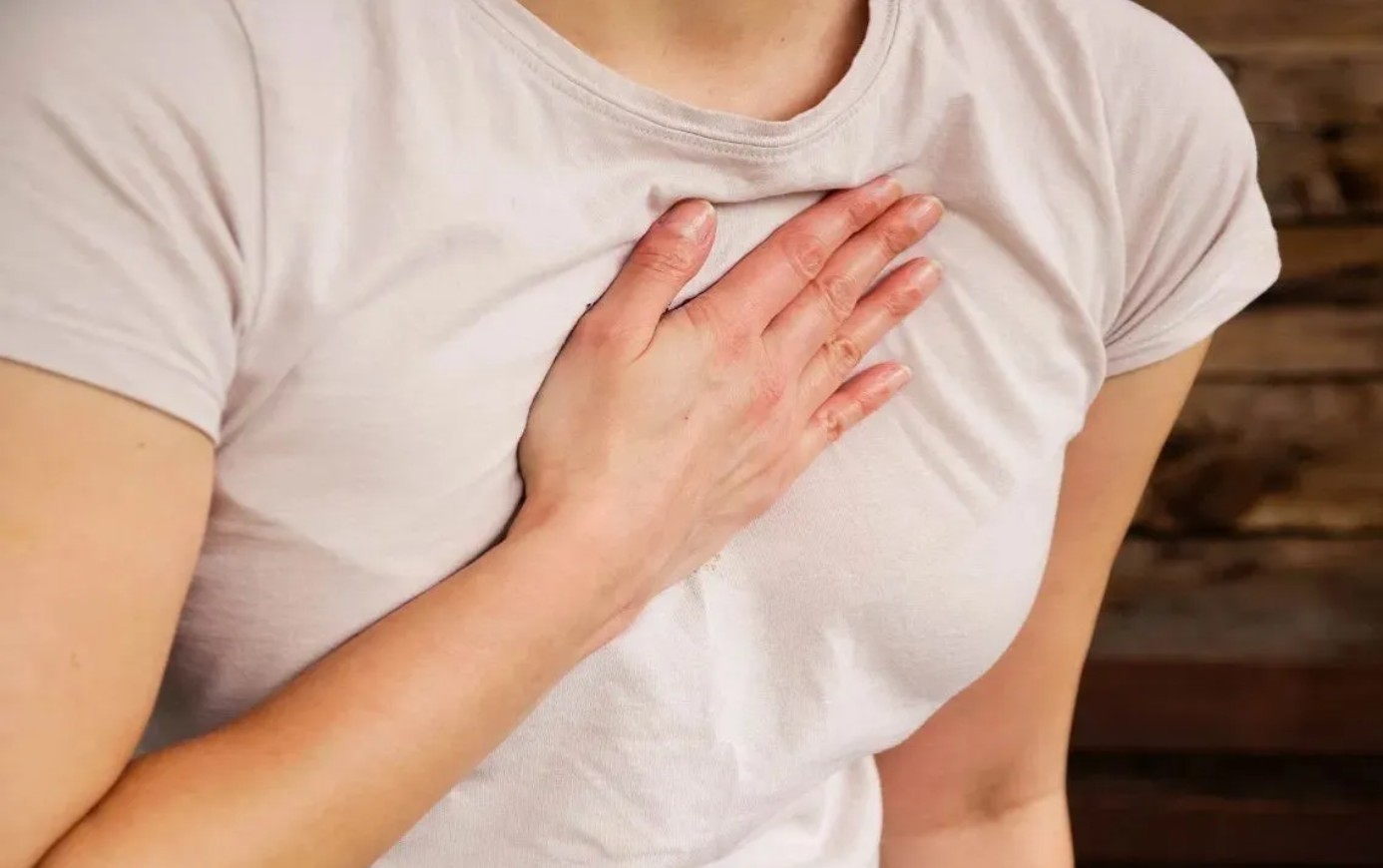 के तपाईंलाई पनि बिहान उठ्ने बित्तिकै छाती दुख्छ ?