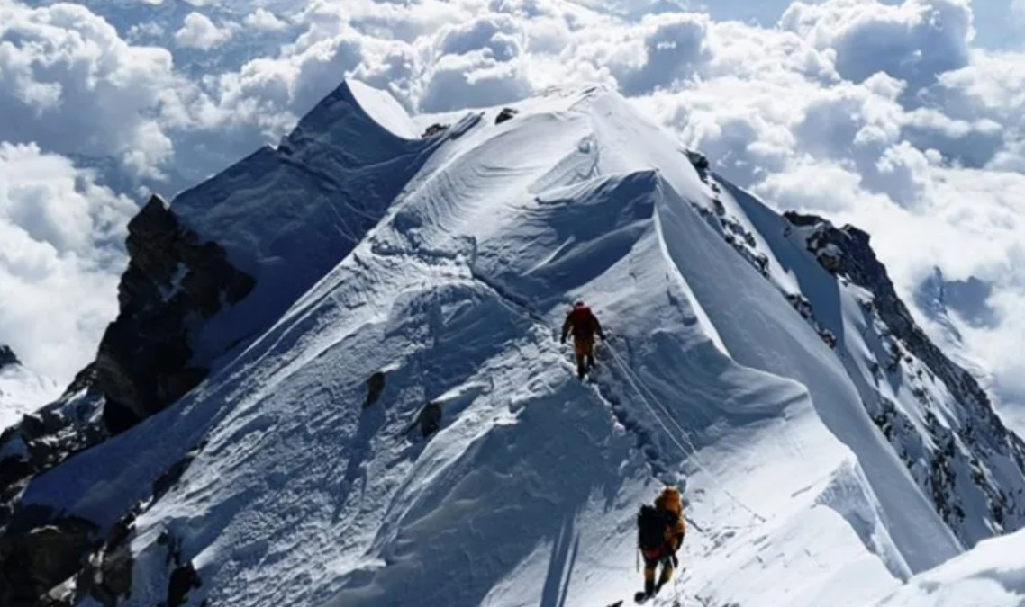 हिमाल आरोहणमा विदेशीको आकर्षण: यसवर्ष १ हजार १८१ आरोहीले लिए अनुमति
