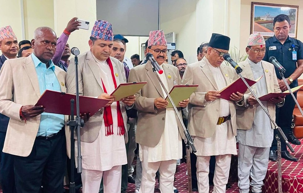 लुम्बिनी प्रदेशमा मन्त्रिपरिषद् हेरफेर : नवनियुक्त पाँच मन्त्रीद्वारा शपथ ग्रहण