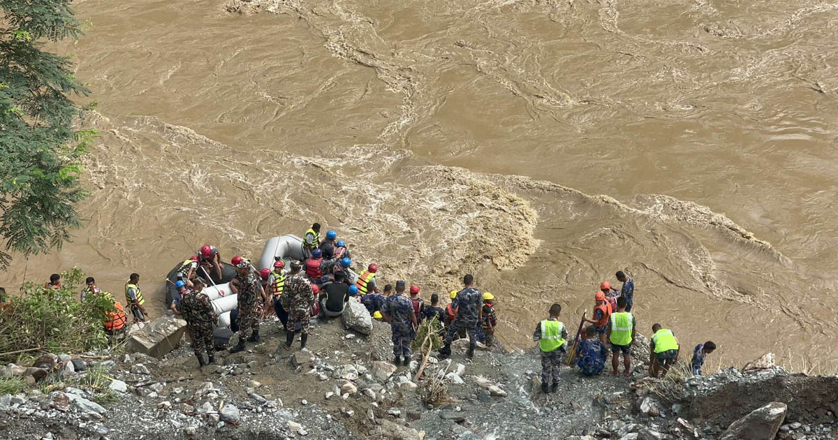 नेपाल र भारतले पत्ता नलगाएपछि त्रिशूलीमा हराएका दुई बस खोज्न चिनियाँ सेना आउँदै