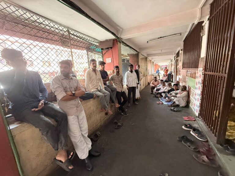 लालपुर्जा र नागरिकताको माग गर्दै सिंहदरबार ब्युँझाउन काठमाडौँ आइपुगे सुस्तावासी