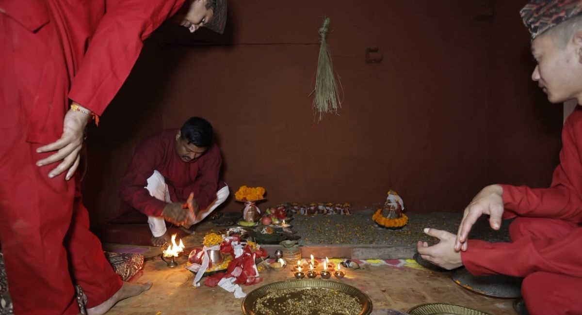 दसैं सुरू : हनुमान ढोकाको दसैं घरमा जमरा राखियो