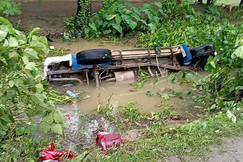 जन्ती बोकेको गाडी नहरमा खस्दा २ जनाको मृत्यु