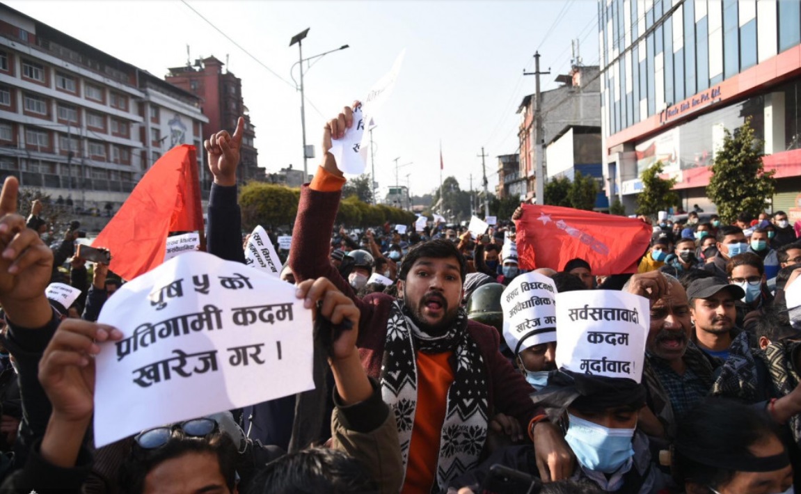 संसद् विघटनविरुद्ध काठमाडौंमा प्रदर्शन