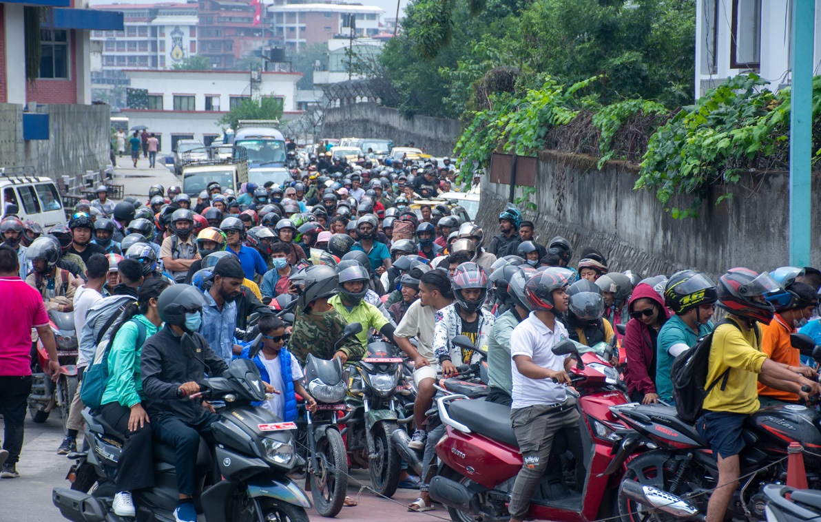 ट्यांकर चालकहरूसँग मन्त्रालयमा छलफल हुँदै, लाग्ला त टुंगो ?