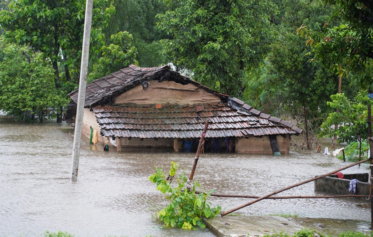 बाढीमा डुबेर दुई किशोरीको मृत्यु, एक बेपत्ता