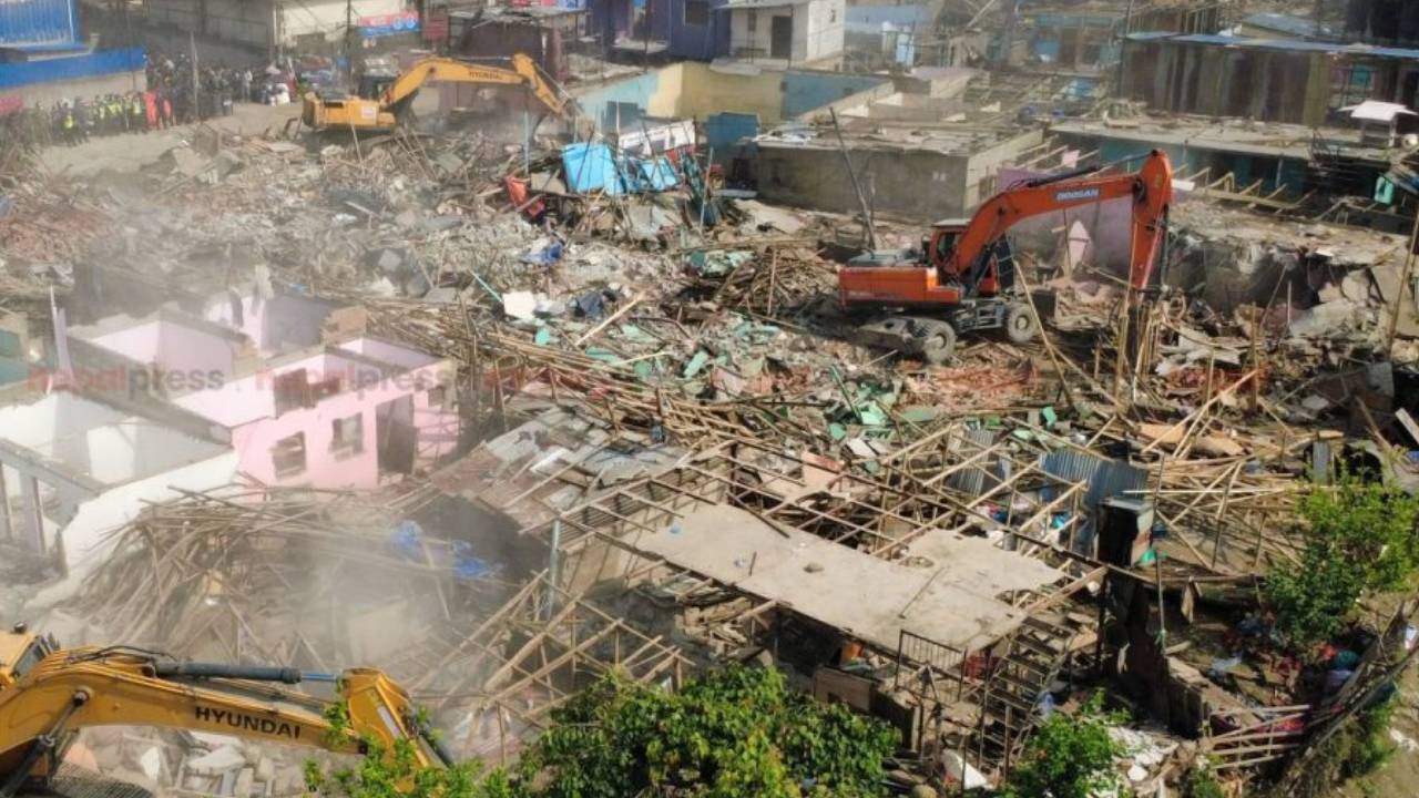 बल्खु क्षेत्रको सुकुमबासी बस्तीमा डोजर चल्यो