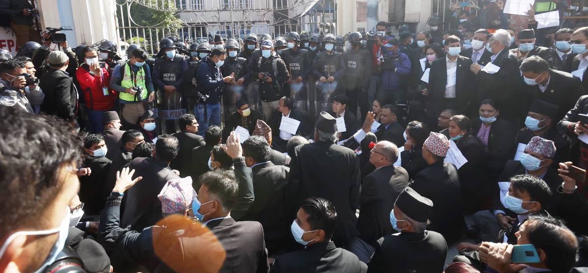 नेपाल बारले आज उच्च अदालतहरुमा विरोध सभा गर्ने