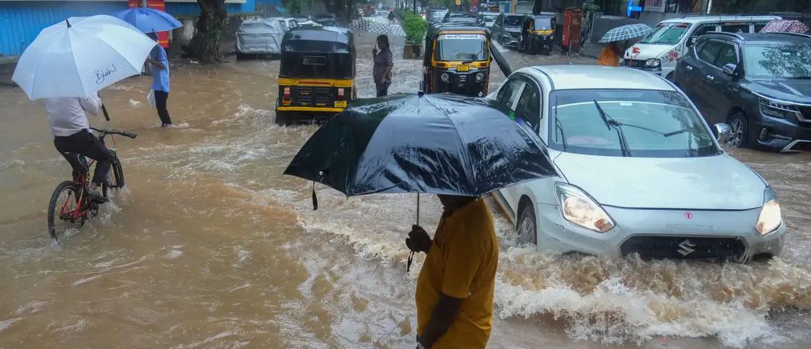 भारी वर्षाको पूर्वानुमानपछि जोखिमयुक्त क्षेत्रमा सचेतना