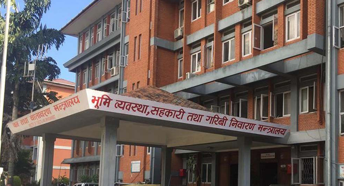 भूमि व्यवस्था मन्त्रालयका कार्यक्रम कार्यालयभित्रै गर्नुपर्ने