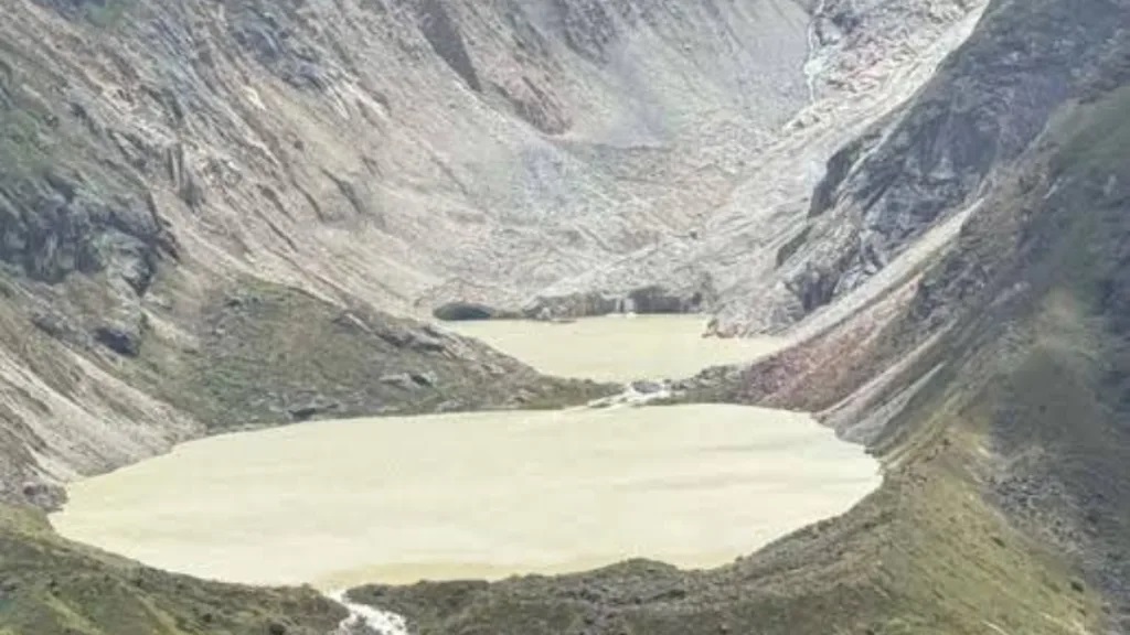 लेम्थाङस्थित हिमताल फुट्दा भीषण बाढी : तटीय क्षेत्रमा 'रेड अलर्ट'