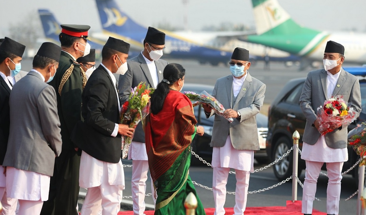 राष्ट्रपति भण्डारी बंगलादेश प्रस्थान, बिदाईका लागि विमानस्थल पुगे प्रधानमन्त्री