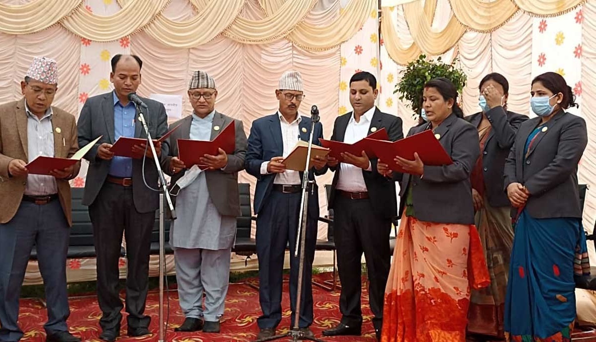 लुम्बिनी प्रदेशमा नियुक्त १० मन्त्रीले लिए शपथ