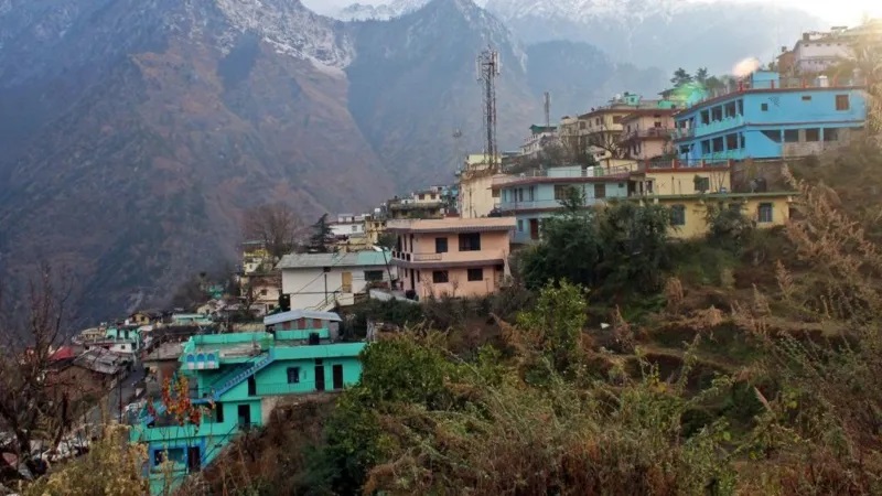 हेलिकोप्टर दुर्घटनाग्रस्त, खोजी तथा उद्धार जारी