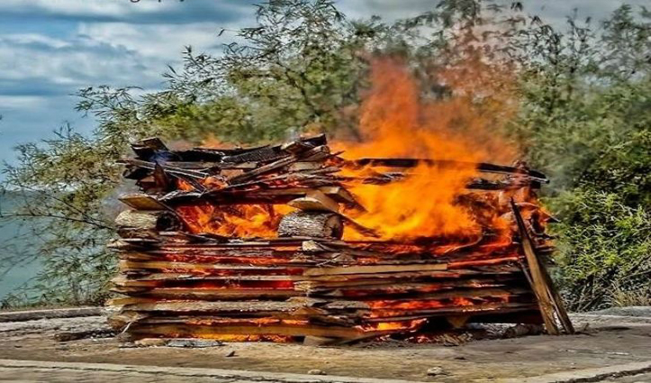 पर्वतमा सती प्रथाकै झल्को दिनेगरि एउटै चितामा जले श्रीमान्–श्रीमती