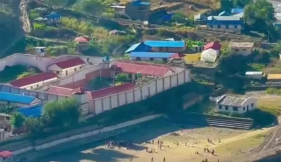डोल्पा कारागारबाट ८ जना कैदी फरार