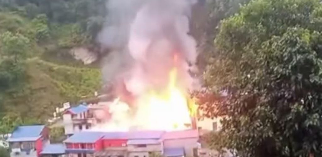 ताप्लेजुङको दोभान बजारमा भीषण आगलागी