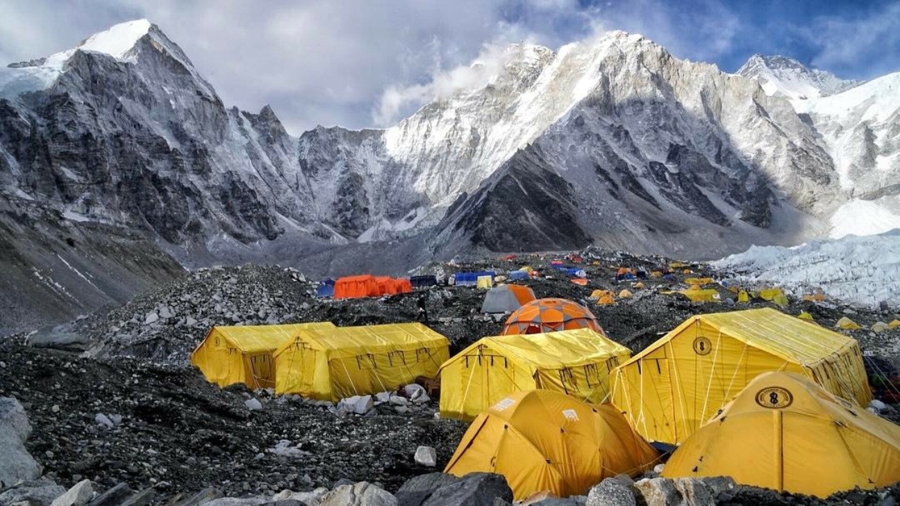 सगरमाथा आधारशिविर पुगेका अरोहीमा कोरोना पुष्टि, दलका अन्य सदस्य क्वारेन्टाइनमा