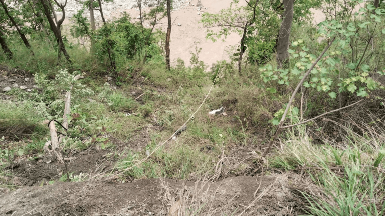 कर्णाली नदीमा बेपत्ता फोर्स गाडी र यात्रुको खोजीमा दोस्रो दिन पनि गोताखोर परिचालन