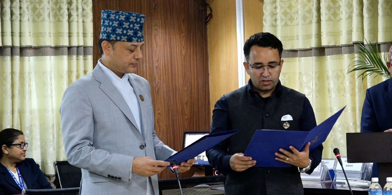 विपद् अध्ययन गर्ने संसदीय विशेष समितिका सभापति पराजुलीले लिए शपथ