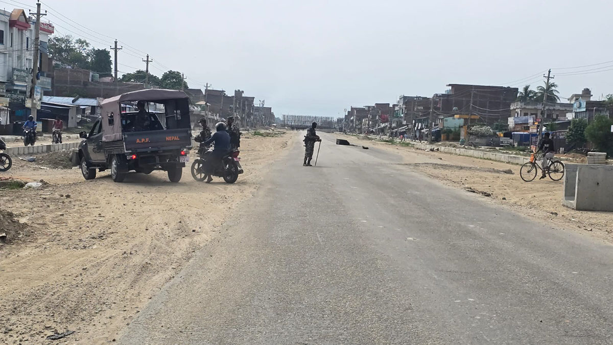 सिरहाको गोलबजार क्षेत्रमा लगाइएको कर्फ्यु आज दिनभर खुकुलो