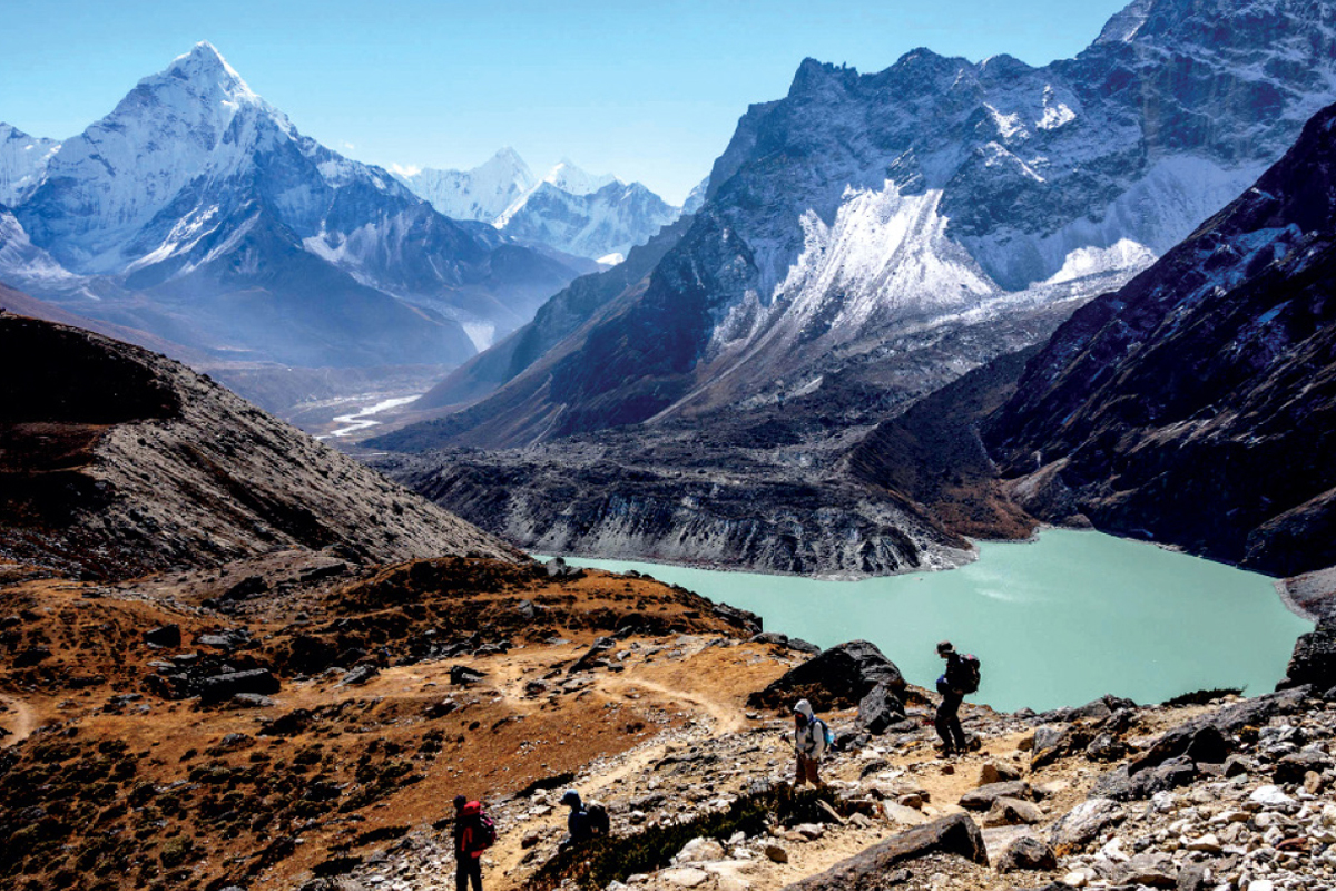 नेपालका सेता हिमाल कसरी काला हुँदैछन्?