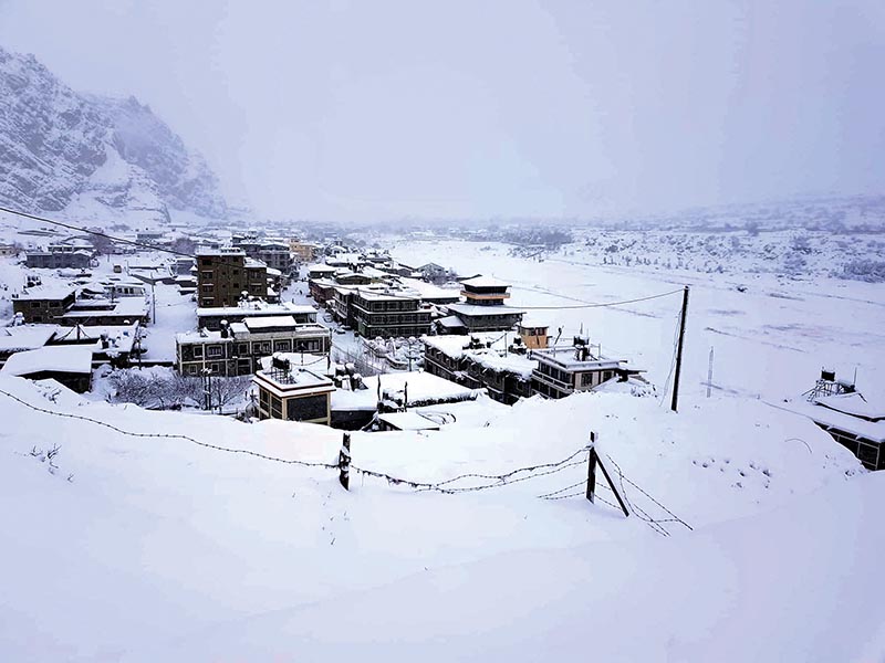 हिमपातका कारण हुम्लाको तुम्लिङमा ४ विदेशीसहित १२ पर्यटक फसे