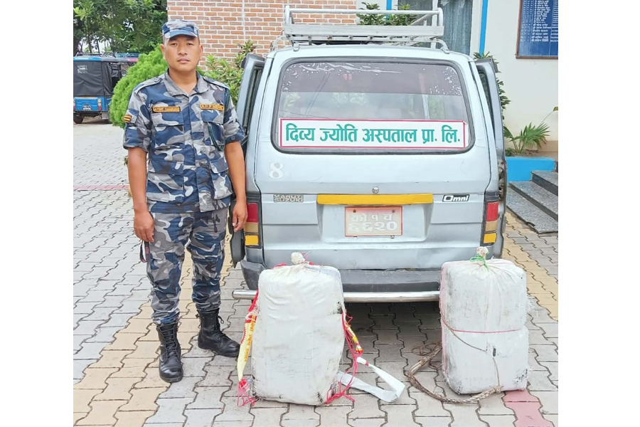 अस्पतालको भ्यानबाट ६० किलो गाँजा बरामद, चालक फरार