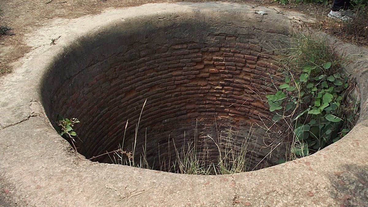 इनारमा पसेका दुई जनाको शव फेला, एक जनाको उपचार हुँदै