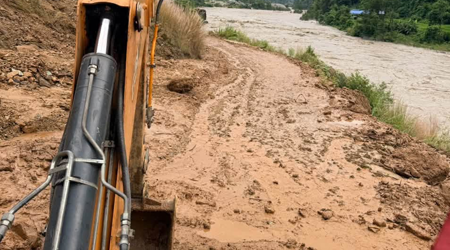 कालीगण्डकीको बाढीले पर्वतको जलजलामा वितण्डा: फर्सेमा दुई दर्जन घर बगे, स्थानीयको उद्धार जारी