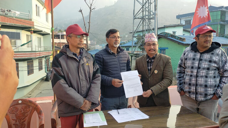 उनेपाका उम्मेदवार केसीको समर्थन प्रलोपाका उम्मेदवार जनार्दनलाई